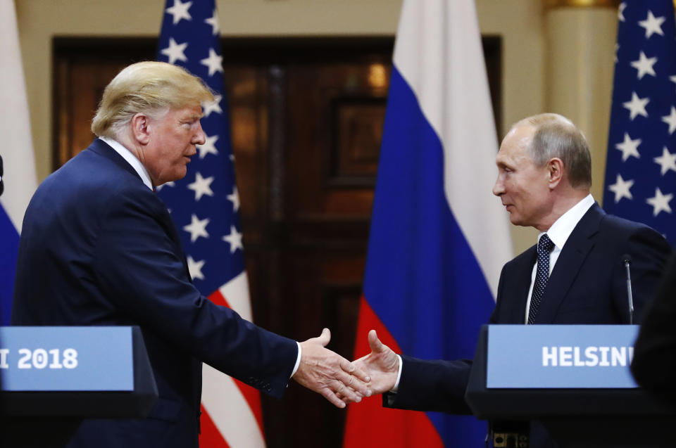 Donald Trump y Vladimir Putin durante la conferencia de prensa. (AP Photo/Alexander Zemlianichenko).