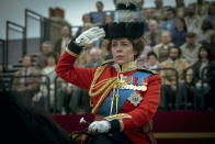 En esta imagen difundida por Netflix, Olivia Colman como la reina Isabel II en una escena de "The Crown". (Liam Daniel/Netflix via AP)