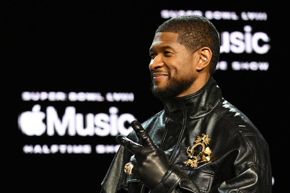 Super Bowl 58 halftime performer Usher holds up a "V" for Vegas during a Feb. 8 press conference at Mandalay Bay in the city.