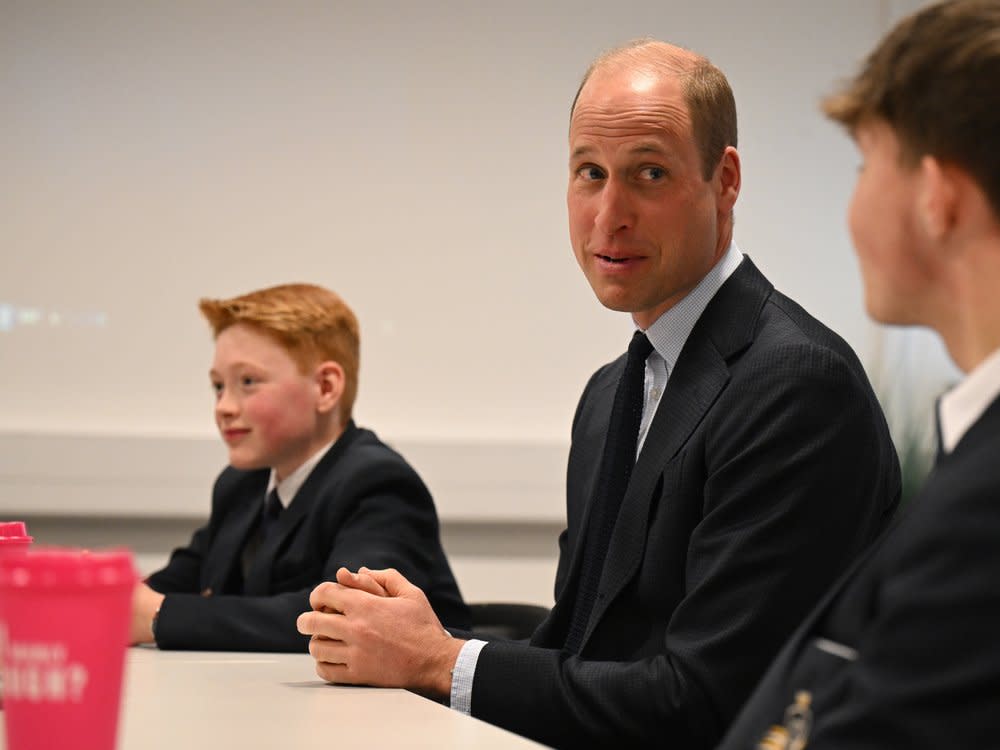Prinz William folgte einer Einladung des zwölfjährigen Schülers Freddie Hadley (links). (Bild: ddp)
