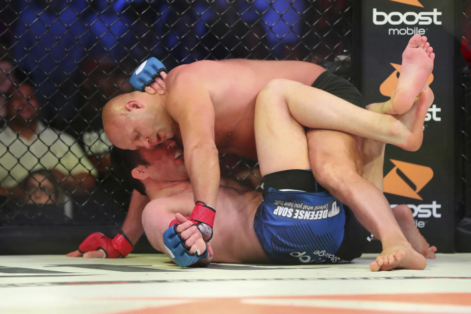 Fedor Emelianenko <span>overpowered Chael Sonnen on Oct. 13 to advance to the finals of the Bellator heavyweight Grand Prix tournament</span>. (AP Photo/Gregory Payan)