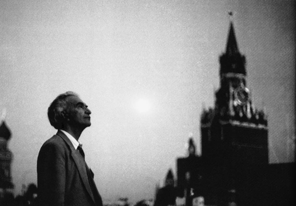 FILE - In this May 31, 1988, file photo, American jazz pianist Dave Brubeck visits Red Square under a full moon, in Moscow. In the background is the Kremlin. Nearly eight years after his death, the final solo recording of late American jazz legend Brubeck is set for release Nov. 6, 2020. Verve Records announced that "Lullabies," a collection of intimate standards often played for children, will be available in the latest effort by a label to preserve unreleased jazz recordings. (AP Photo/Chris Brubeck, File)