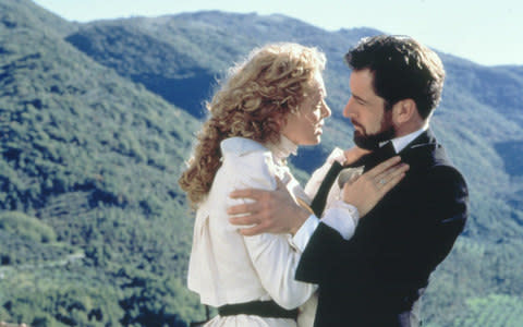 Uma Thurman and Jeremy Northam in The Golden Bowl
