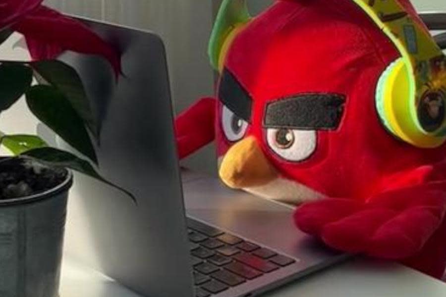 Pájaro de Angry Birds juega Smash or Pass; rechazó a Tracer de Overwatch