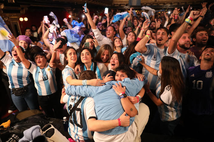 Soccer Football - FIFA World Cup Final Qatar 2022 - Fans in Madrid watch Argentina v France - Madrid, Spain - December 18, 2022  Argentina fans celebrate winning the World Cup REUTERS/Isabel Infantes