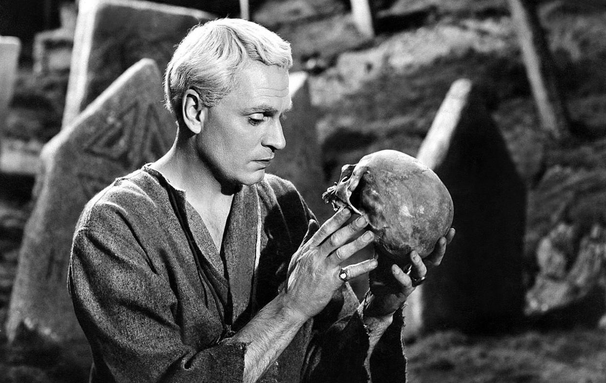 Who is the Laurence Olivier of the 21st century?: Olivier as Hamlet in 19488