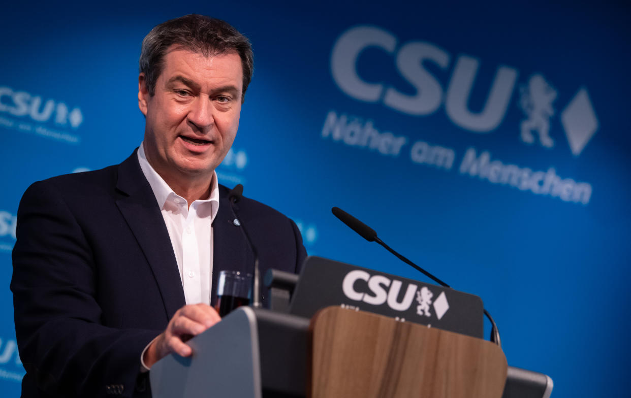 Markus Söder, CSU-Vorsitzender und Ministerpräsident von Bayern, gibt vor der CSU-Vorstandssitzung ein Statement in der Parteizentrale. (Bild: Sven Hoppe/dpa)