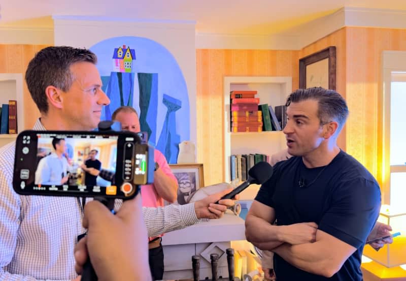 Brian Chesky (r), co-founder and head of the accommodation platform Airbnb, talks to journalists in the company's replica house from the animated film "Upstairs". Chesky announced that it will be possible to book stays in the house via Airbnb. Andrej Sokolow/dpa