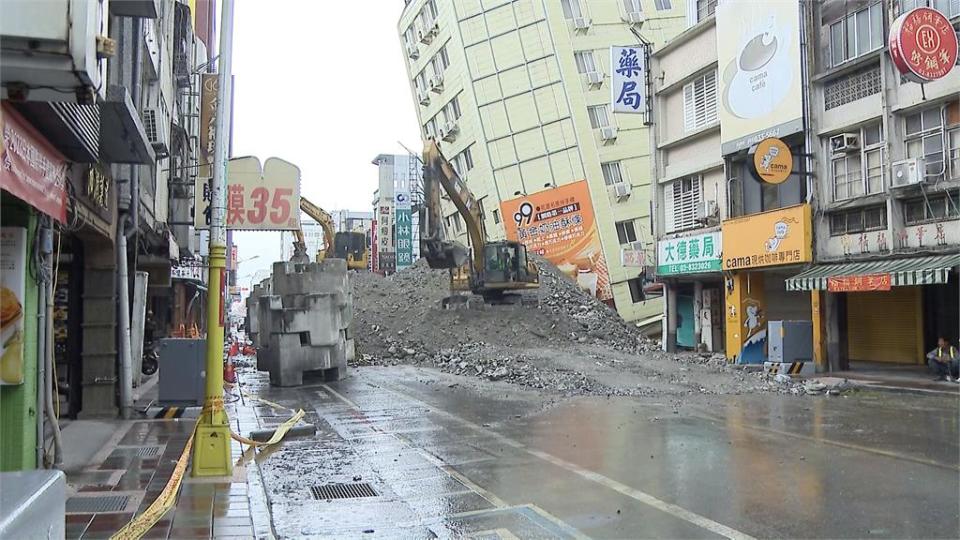 路窄、腹地小、雨一直下　富凱飯店拆除比天王星難