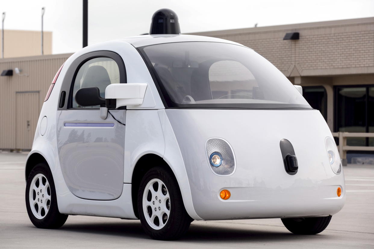 A prototype of Goodle's own self-driving vehicle is seen during a media preview of Google's prototype autonomous vehicles in Mountain View, California September 29, 2015.  REUTERS/Elijah Nouvelage      TPX IMAGES OF THE DAY     