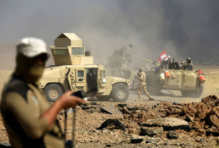 Members of Iraqi army are seen during the war between Iraqi army and Shi'ite Popular Mobilization Forces (PMF) against the Islamic State militants in al-Ayadiya, northwest of Tal Afar, Iraq August 28, 2017. REUTERS/Thaier Al-Sudani