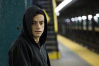 Rami Malek feierte als schizophrener Hacker "Mr. Robot" weltweite Erfolge und wurde für seine Darstellung des Sängers Freddie Mercury in dem biografischen Film "Bohemian Rhapsody" mit dem Oscar belohnt. Aktuell ist er zudem als Bond-Bösewicht zu sehen. (Bild: 2015 Amazon.com Inc. or its affiliates)