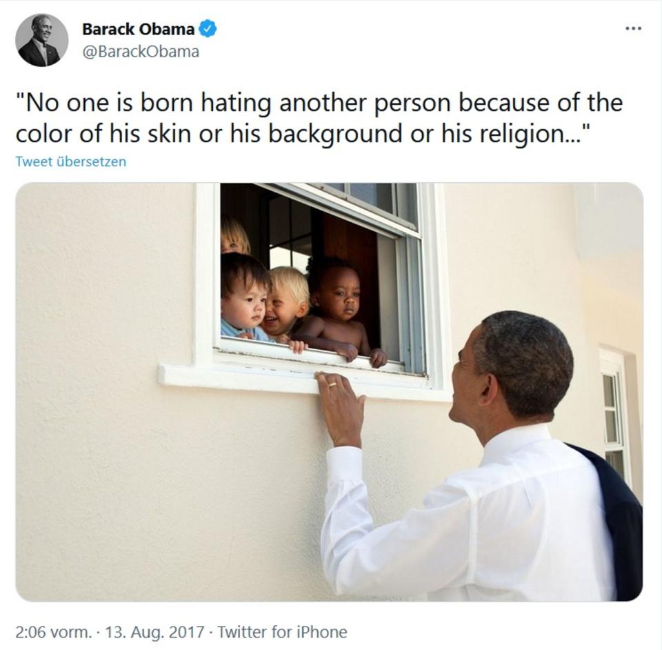 Als wenig später die rassistischen Ausschreitungen in Charlottesville das Land schockierten, twitterte Obama ein Zitat des Freiheitskämpfers Nelson Mandela. Die bewegende Botschaft erhielt mehr Reaktionen als jeder andere Tweet jemals zuvor - bis heute 4,2 Millionen Likes. (Bild: Twitter/@BarackObama)