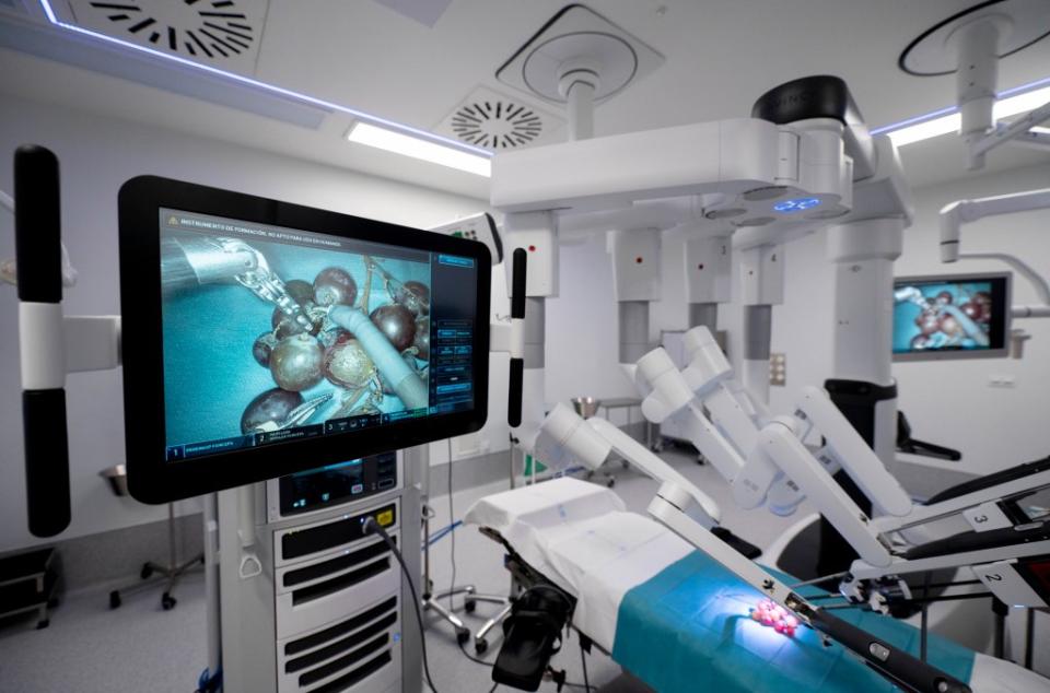 Harvey Sultzer, the husband of the late Sandra Sultzer, filed a lawsuit on Feb. 6 against Intuitive Surgical (IS), claiming his wife suffered health complications following a procedure completed by their surgical robot. Europa Press via Getty Images