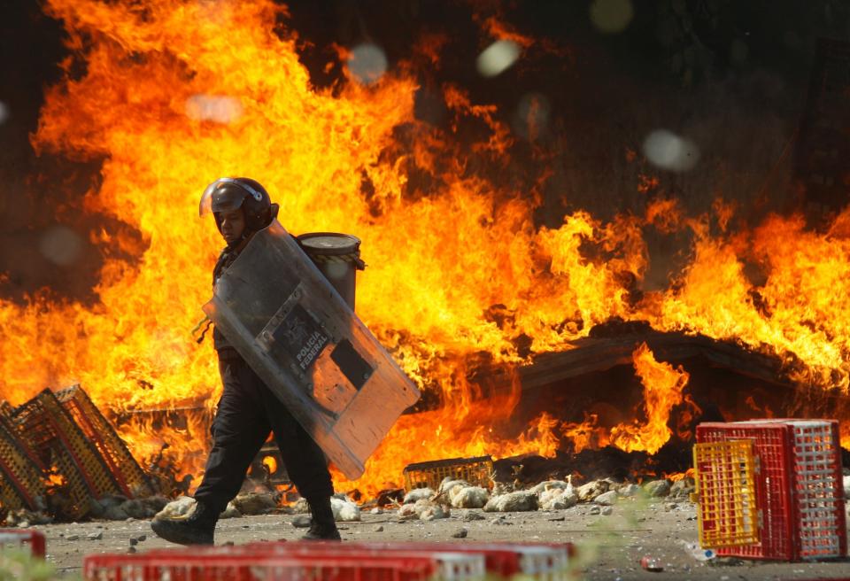 Deadly clash between Mexican police and protesting teachers