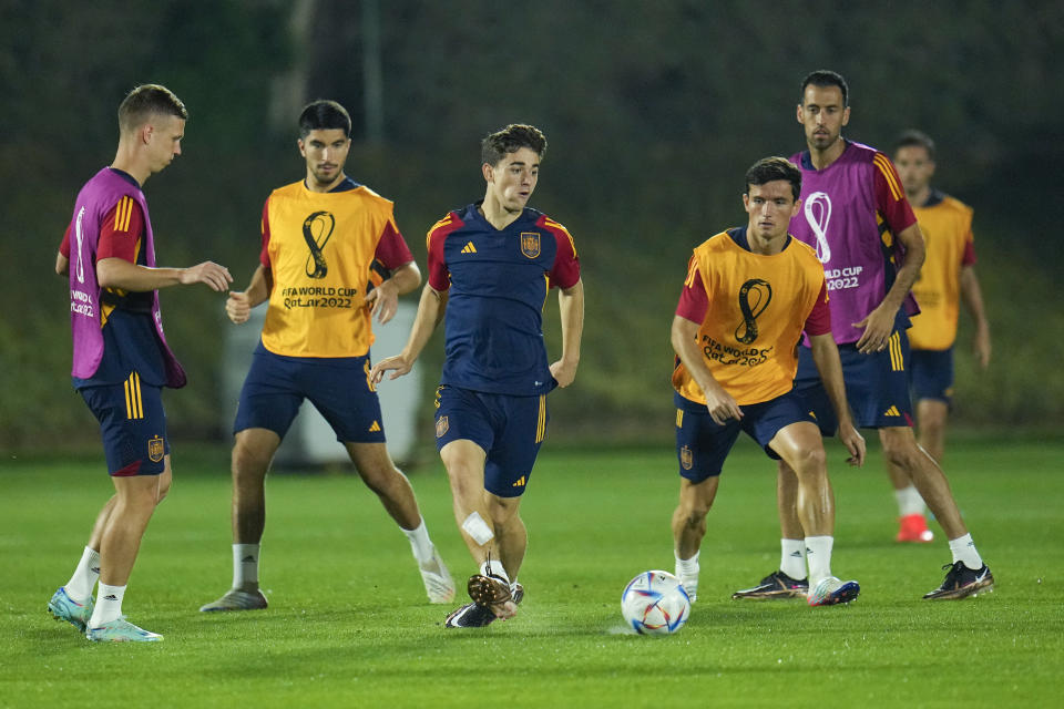 Spain players, from left, Dani Olmo, Carlos Soler, Gavi, Hugo Guillamon and Sergio Busquets work out during a training session at Qatar University, in Doha, Qatar, Monday, Dec. 5, 2022. Spain will play against Morocco in the round of 16 phase of the World Cup soccer tournament on Dec. 6. (AP Photo/Julio Cortez)