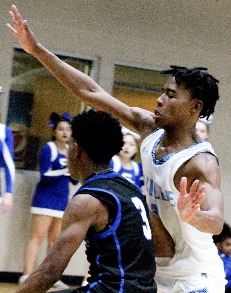 Bartlesville High's Micheal Smith III, right, pressures a Sapulpa High player during the season home opener at the Bruin Fieldhouse, on Dec. 2, 2022.