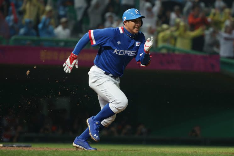 The Giants took a shot on Korean infielder Jae-gyun Hwang. (Getty Images/Chung Sung-Jun)