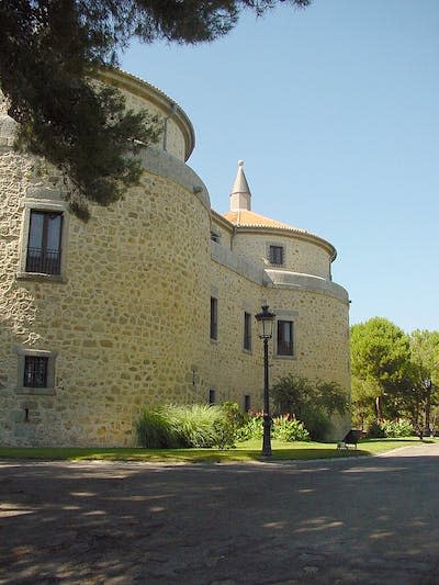 La Escuela de Especial de Ingenieros de Montes ocupó hasta 1869 el castillo de Villaviciosa de Odón (Comunidad de Madrid). <a href="https://mediateca.educa.madrid.org/reproducir.php?id_imagen=8ndtmenn3ursgjw8" rel="nofollow noopener" target="_blank" data-ylk="slk:Dirección General de Turismo / Comunidad de Madrid.;elm:context_link;itc:0;sec:content-canvas" class="link ">Dirección General de Turismo / Comunidad de Madrid.</a>, <a href="http://creativecommons.org/licenses/by/4.0/" rel="nofollow noopener" target="_blank" data-ylk="slk:CC BY;elm:context_link;itc:0;sec:content-canvas" class="link ">CC BY</a>