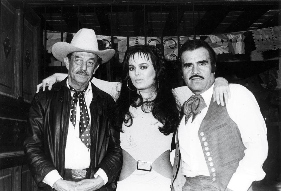 Vicente Fernández con Mario Almada y Maribel Guardia en película 