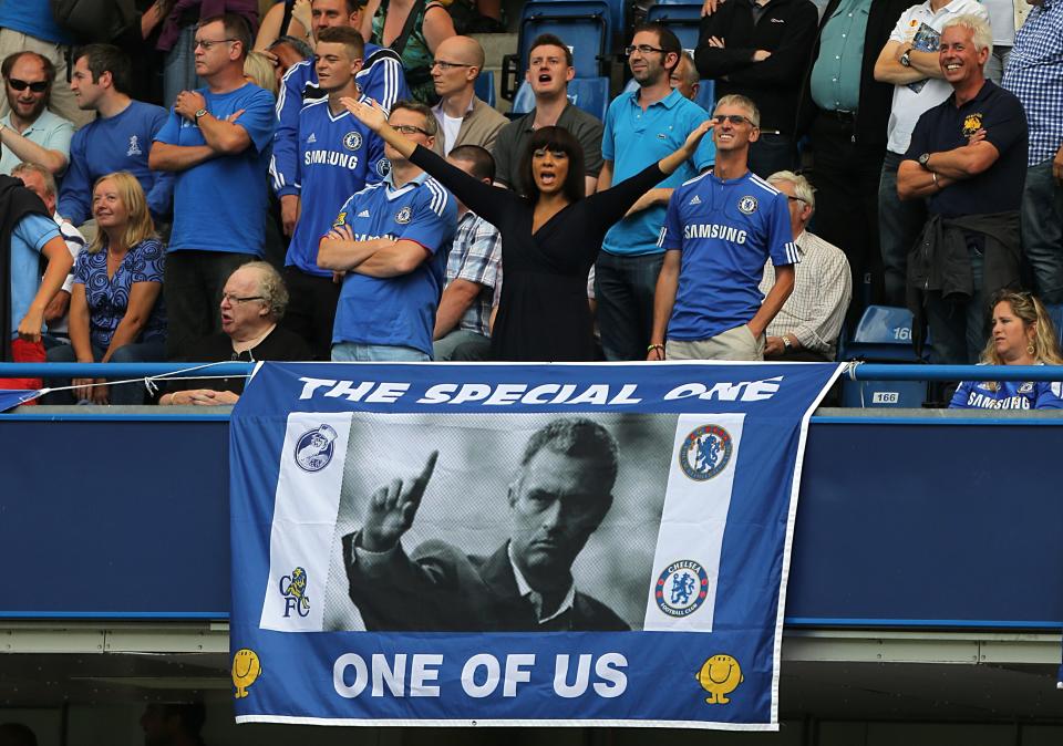 Chelsea fans welcome back Jose Mourinho