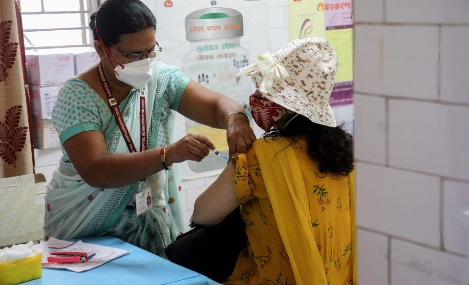 NEW DELHI, INDIA - 2021/05/06: A health worker inoculates a woman with a dose of the Covaxin coronavirus COVID-19 vaccine by Bharat Biotech at a vaccination centre.
Indian Supreme Court (Apex court) says that the country needs to be prepared for the third surge of Covid19 which could be more harmful for children. India has reported 412,431 new Covid-19 virus cases and 3,980 deaths in past 24 hours, the highest in a day so far. (Photo by Naveen Sharma/SOPA Images/LightRocket via Getty Images)