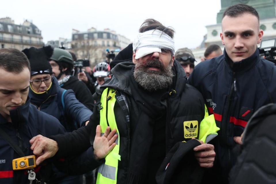 Les photos marquantes du mouvement des gilets jaunes