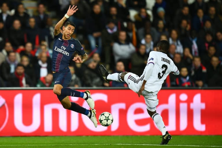 Paris Saint-Germain's Angel Di Maria (L) challenges Basel's Adama Traore during their UEFA Champions League Group A match, at the Parc des Princes stadium in Paris, on October 19, 2016