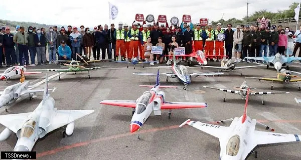 苗栗縣第八屆航空模型嘉年華會集結各式模型機，帶動縣內無人機產業鏈發展。（記者江乾松攝）