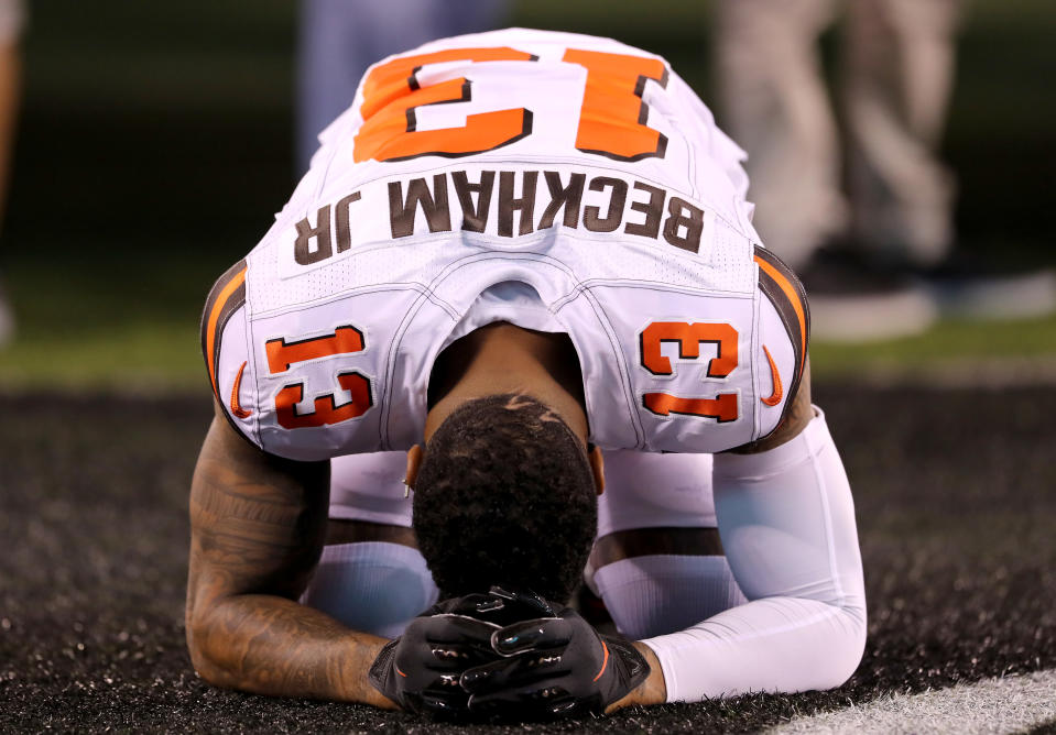 EAST RUTHERFORD, NEW JERSEY - SEPTEMBER 16:  Odell Beckham Jr. #13 of the Cleveland Browns takes a moment before the game against the New York Jets at MetLife Stadium on September 16, 2019 in East Rutherford, New Jersey. (Photo by Elsa/Getty Images)