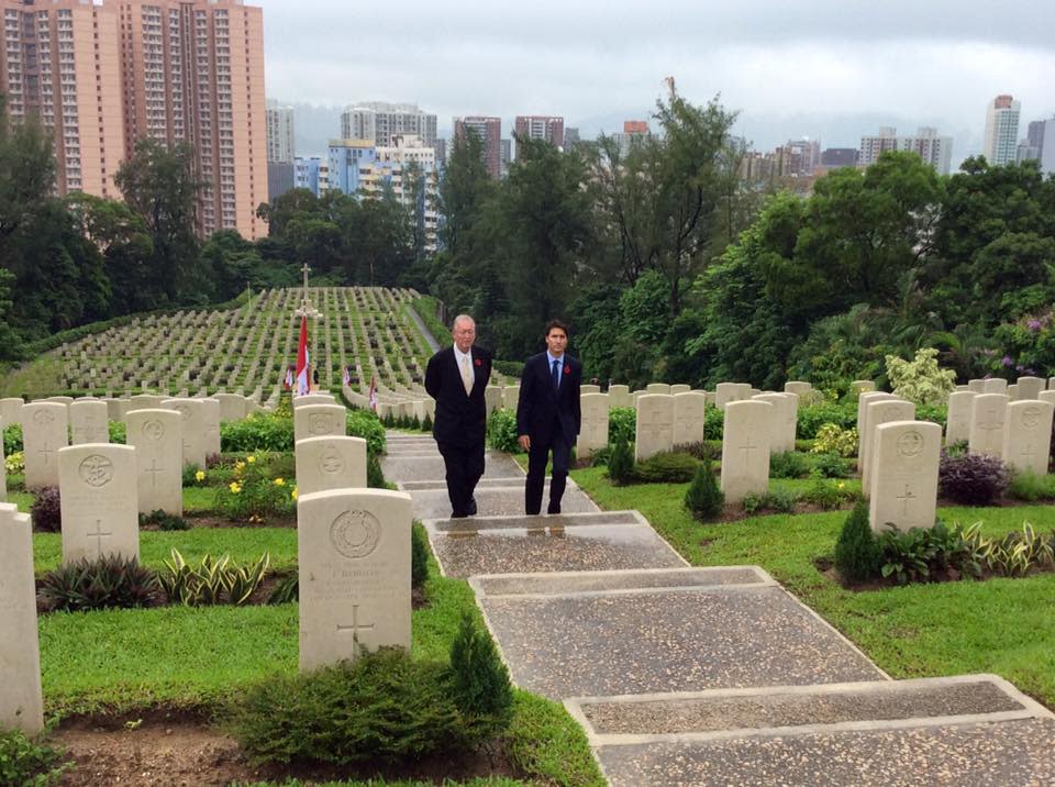 加拿大總理杜魯道2016年9月曾訪問香港，悼念在香港戰役中犧牲的加國士兵。   圖：翻攝自加拿大駐港澳領事館臉書