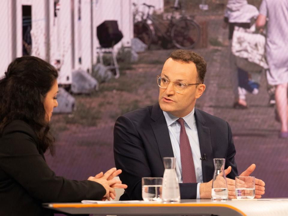 Jens Spahn (CDU) warnte: "Wir brauchen eine Lösung, weil sonst die politische Landschaft eine völlig andere wird. Ich bin mir manchmal nicht sicher, ob alle merken, was los ist in diesem Land. Es geht nicht mehr lange gut!" (Bild: ZDF / Espen Eichhöfer)