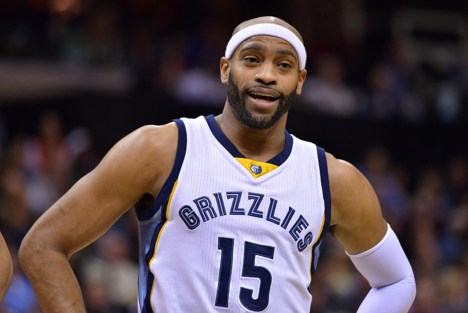 Memphis Grizzlies guard Vince Carter (15) plays in the second half of an NBA basketball game Tuesday, Dec. 30, 2014, in Memphis, Tenn. The Grizzlies beat the Spurs 95-87. (AP Photo/Brandon Dill)