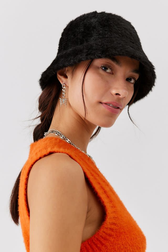 <p><a href="https://go.redirectingat.com?id=74968X1596630&url=https%3A%2F%2Fwww.urbanoutfitters.com%2Fshop%2Fjuno-fuzzy-bucket-hat&sref=https%3A%2F%2Fwww.seventeen.com%2Flife%2Fg24068177%2Fgifts-for-tween-girls%2F" rel="nofollow noopener" target="_blank" data-ylk="slk:Shop Now;elm:context_link;itc:0;sec:content-canvas" class="link ">Shop Now</a></p><p>Juno Fuzzy Bucket Hat</p><p>$25.00</p><p>urbanoutfitters.com</p>