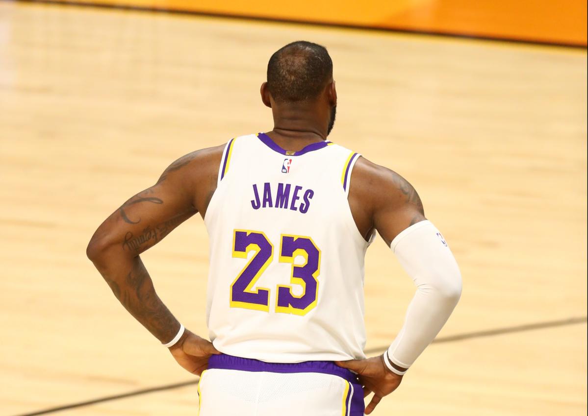 Lakers News: LeBron James Officially Switches Jersey To No. 6