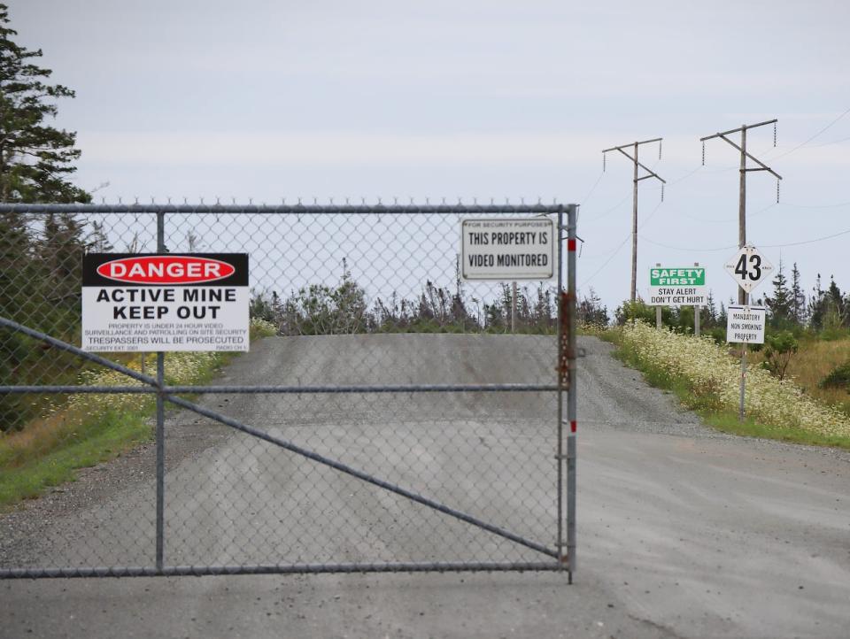 The Nova Scotia Department of Labour says Kameron Coal can restart digging coal in Donkin, Cape Breton, but it has to update its hazard assessment plan and increase monitoring of the roof in the access tunnels. (Tom Ayers/CBC - image credit)
