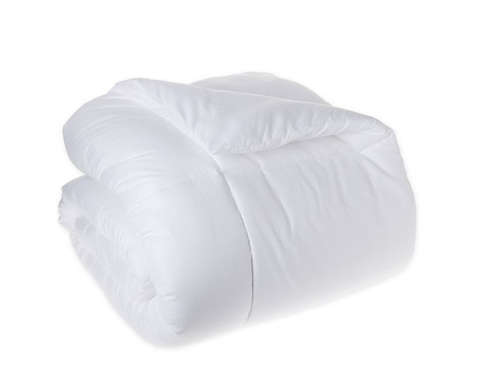 13) Simply Essential Microfiber Down Alternative Comforter (Queen)