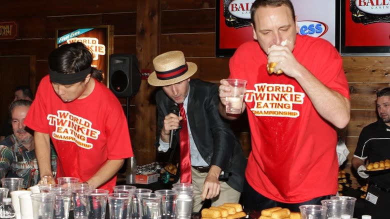 Joey Chestnut and Matt Stonie in Twinkie eating contest