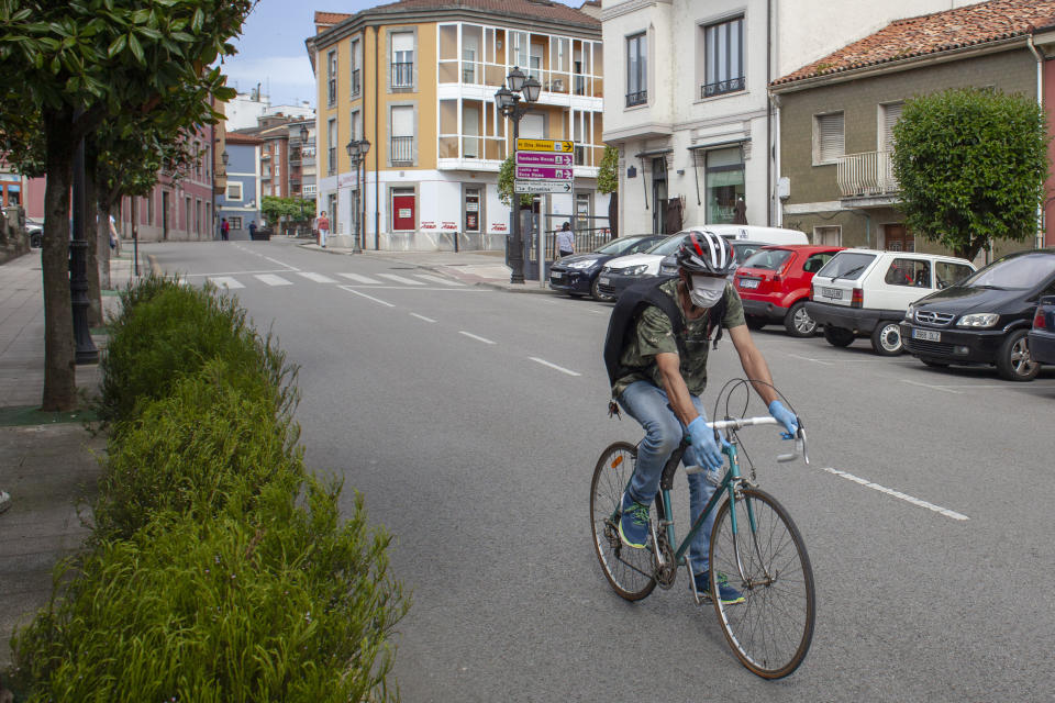 A general view of Norena, Spain, on May 4, 2020. Spain reactivates part of its economic activity from this May 4, the date on which most of the Spanish territory is in phase 0 of the de-escalation by the coronavirus. From hardware stores to bookstores, through clothing stores or shoe stores: shops can open to the public if they have less than 400 square meters of surface (Photo by Alvaro Fuente/NurPhoto via Getty Images)