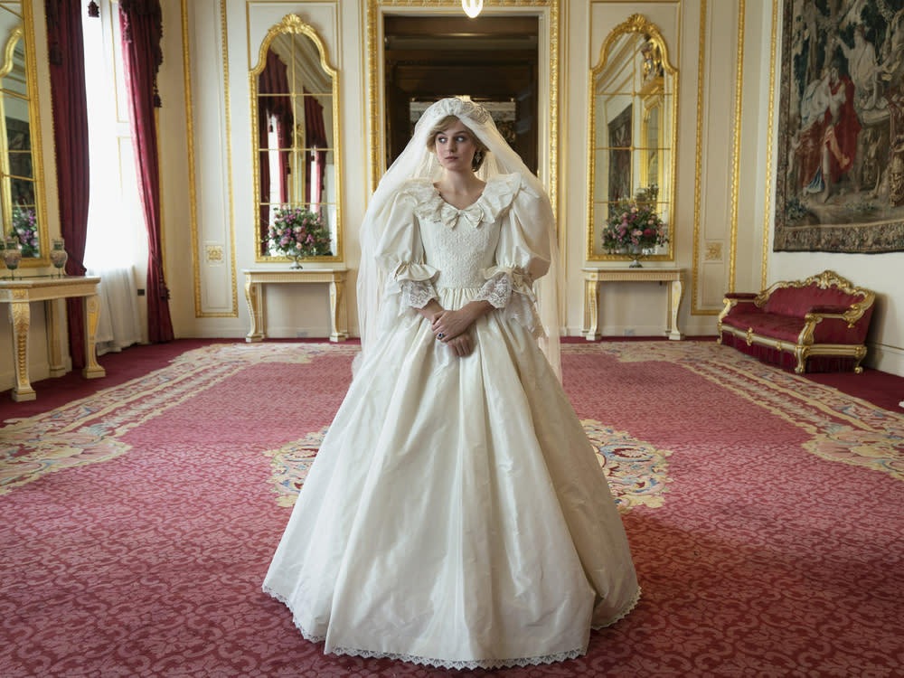 Emma Corrin in der vierten Staffel von "The Crown" als Prinzessin Diana im Brautkleid. (Bild: Des Willie/Netflix)