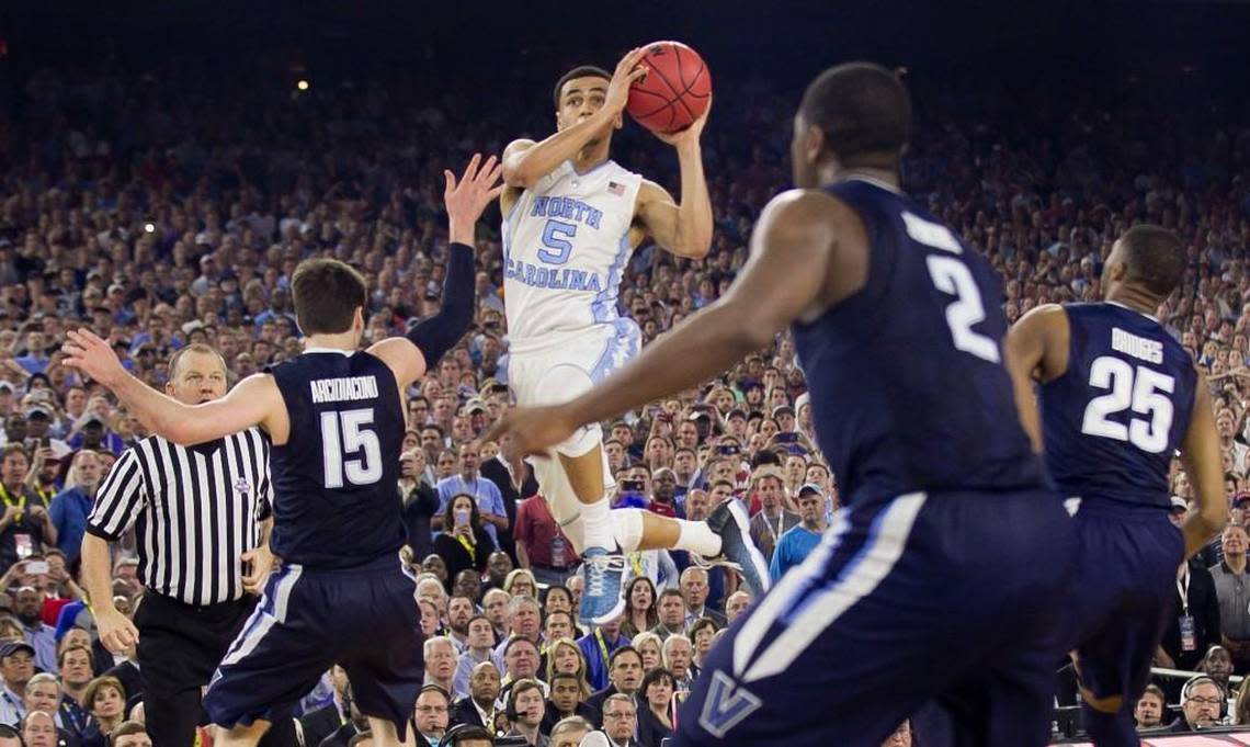 North Carolina’s Marcus Paige, middle, makes an off balance three-pointer to tie the NCAA tournament title game against Villanova with 4.7 seconds left on April 4, 2016. Robert Willett/rwillett@newsobserver.com