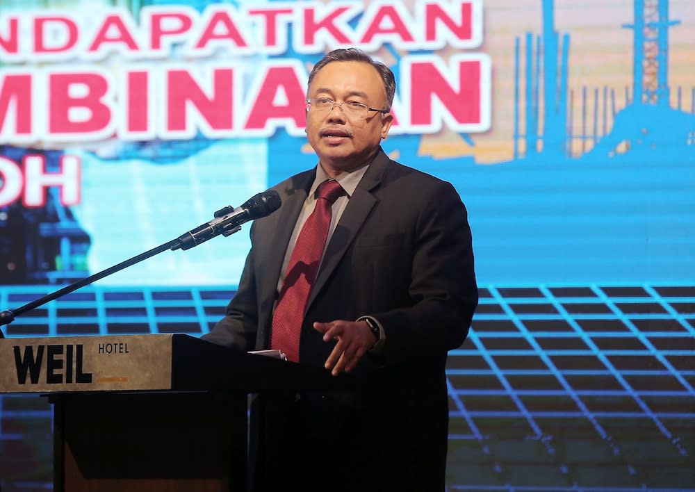 Ipoh Mayor Datuk Ahmad Suaidi Abdul Rahim delivers his speech at the launch in Weil Hotel, Ipoh October 8, 2019.— Picture by Farhan Najib