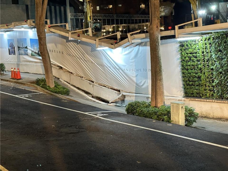 針對慶城街工地塌陷，台北市結構技師公會理事長徐茂卿23日表示，現場坍塌區域不是很大，只要把坍塌部分回填，就不會持續擴大。（丁上程攝）