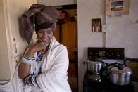 <p>Winnie Mandela in traditional dress circa 1986. (Photo: David Turnley/Corbis/VCG via Getty Images) </p>