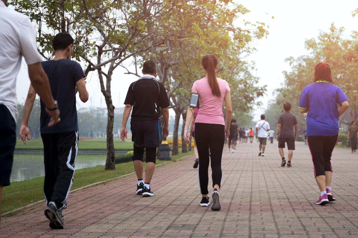 <a href="https://www.shutterstock.com/es/image-photo/group-people-exercise-walking-park-morning-788590396" rel="nofollow noopener" target="_blank" data-ylk="slk:Shutterstock / Bignai;elm:context_link;itc:0;sec:content-canvas" class="link ">Shutterstock / Bignai</a>