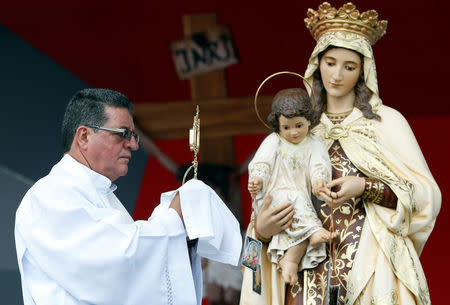 The relic of the Saint arrives as Pope Francis leads holy mass in Villavicencio, Colombia September 8, 2017. REUTERS/Stefano Rellandini