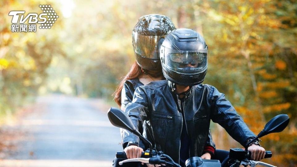 兩人騎車同遊被抓包。（示意圖／shutterstock 達志影像）