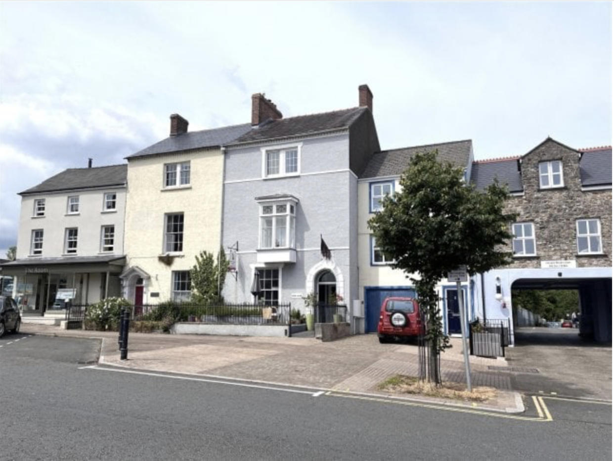 This six-bedroom property also comes with a separate one-bedroom cottage. Photo: John Francis