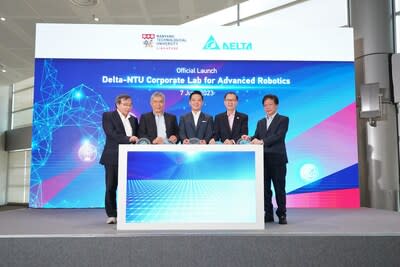 (L-R) Dr Chiueh Tzi-Cker, General Director, Delta Research Centre, Mr Yancey Hai, Chairman, Delta Electronics Inc, Mr Alvin Tan, Minister of State for the Ministry of Trade & Industry, Professor Ho Teck Hua, NTU President, and Prof Lam Khin Yong, Vice President (Industry), NTU, inserting the launching mechanism at the opening ceremony for the Delta-NTU Corporate Lab for Advanced Robotics.