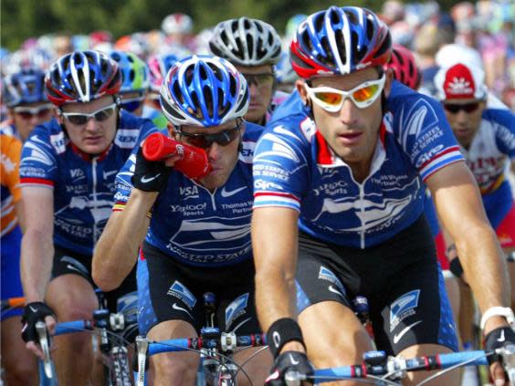 Lance Armstrong (centre) and Floyd Landis (left) during the 2002 Tour (Getty)